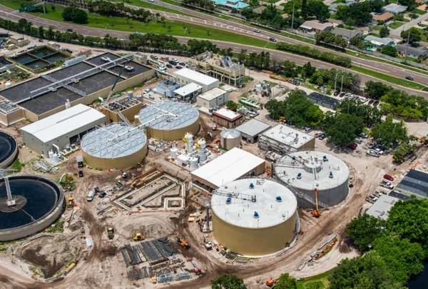 Aerial view of Southwest 水 Reclamation Facility in St. 佛罗里达州圣彼得堡.